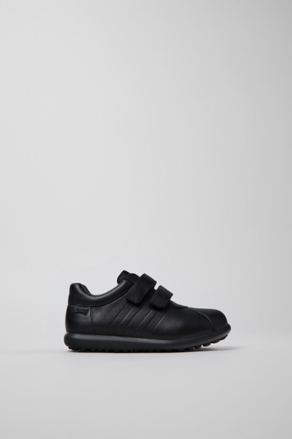 Camper Pelotas - Schwarzer Kinderschuh aus Leder und Textil.