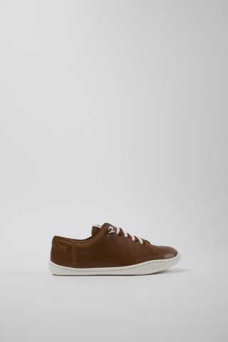 Camper Peu - Brauner Kinderschuh aus Leder. Camper Peu - Brauner Kinderschuh aus Leder.