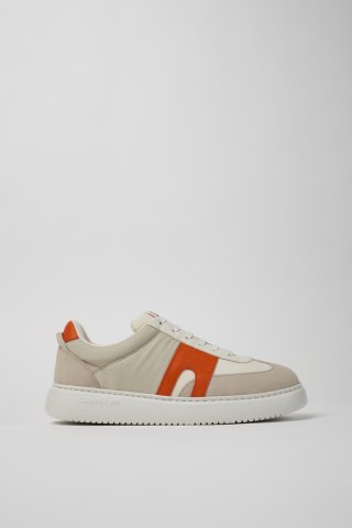 Camper Runner K21 - Weiß/grauer Herrensneaker aus Textil und Nubukleder Camper Runner K21 - Weiß/grauer Herrensneaker aus Textil und Nubukleder