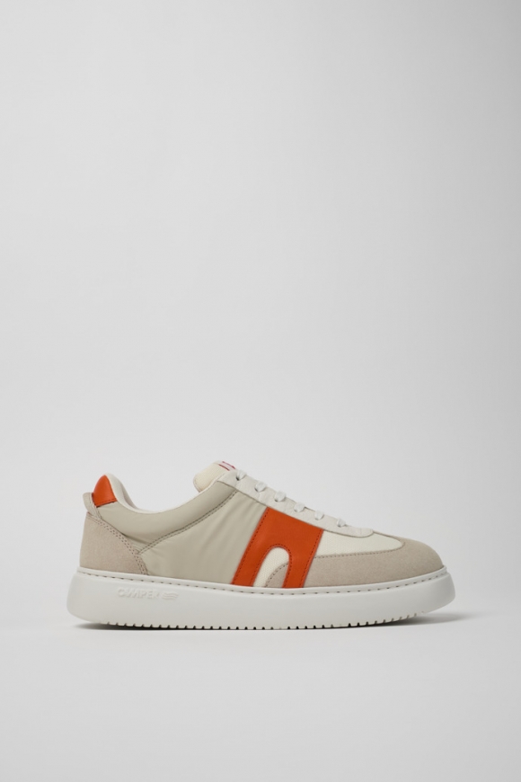 Camper Runner K21 - Weiß/grauer Herrensneaker aus Textil und Nubukleder