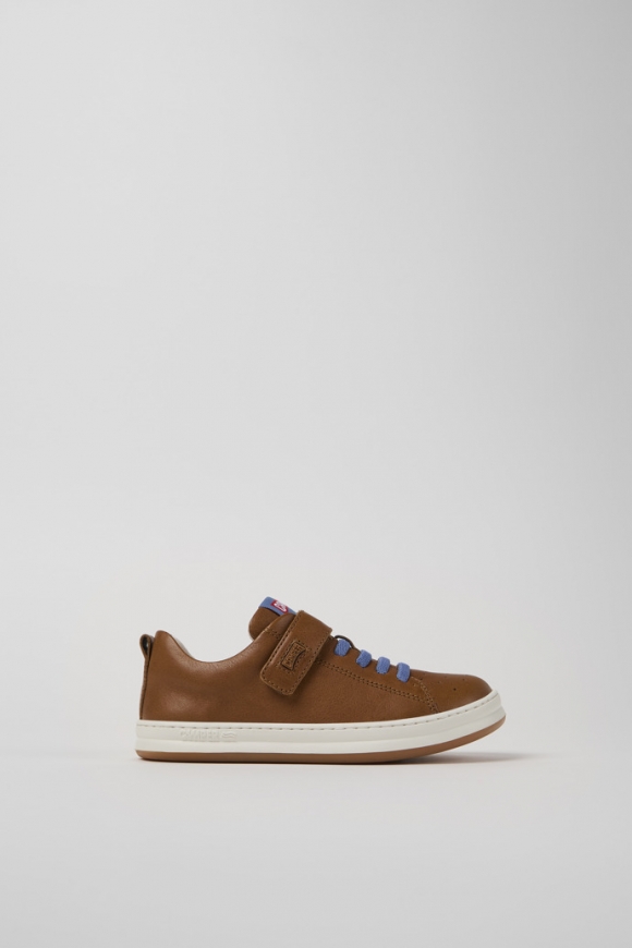 Camper Runner - Brauner Kindersneaker aus Leder.