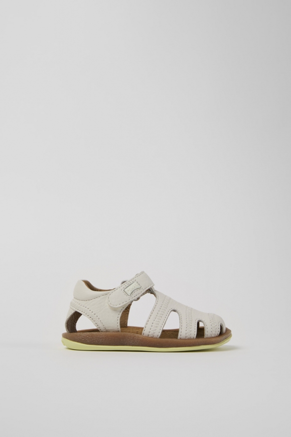 Camper Bicho - Weißer Kindersandale aus Leder.