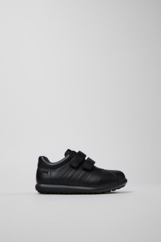Camper Pelotas - Schwarzer Kinderschuh aus Leder und Textil.