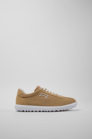 Camper Pelotas XLite - Beige Damensneaker aus recyceltem PET und Nubukleder.
