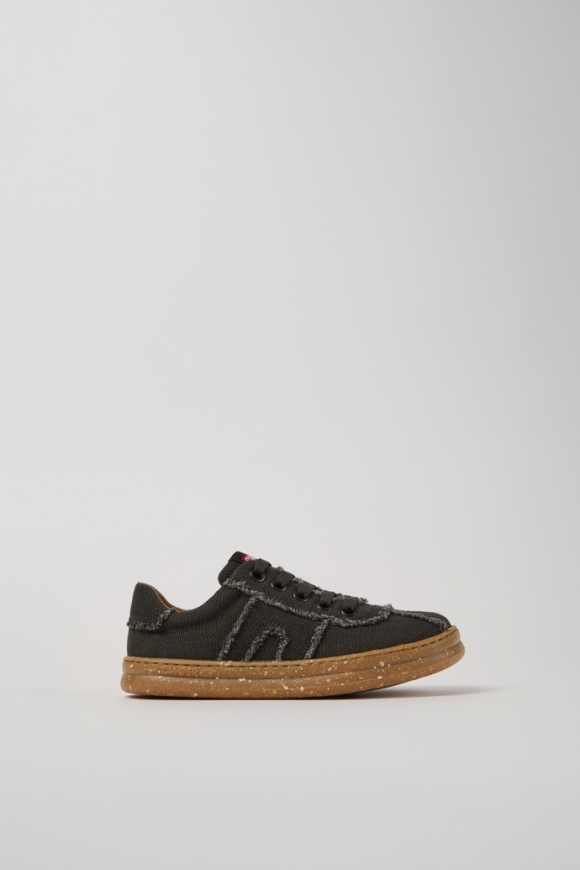 Camper Runner - Graue Kindersneaker aus Recyclingbaumwolle.