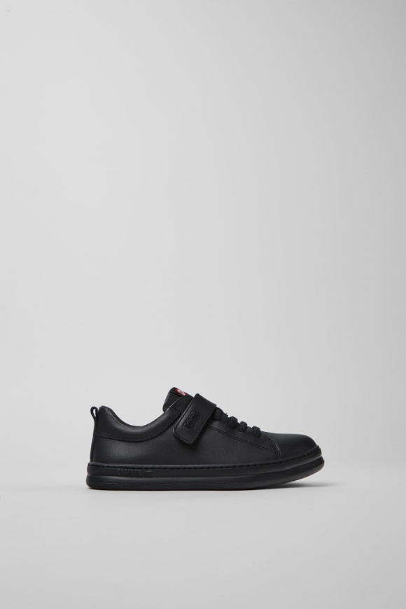 Camper Runner - Schwarzer Kindersneaker aus Leder und Textil.