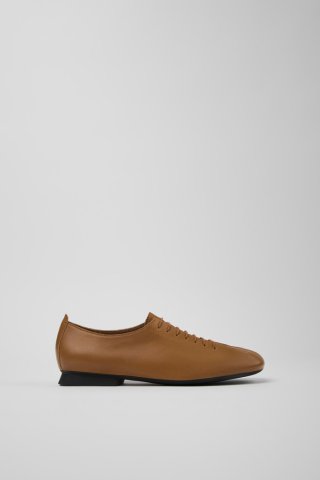 Camper Casi Myra - Brauner Damenschuh aus Leder. Camper Casi Myra - Brauner Damenschuh aus Leder.