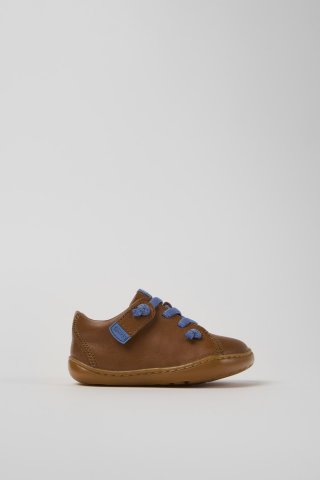 Camper Peu - Brauner Kinderschuh aus Leder.