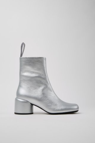 Camper Niki - Silberne Lederstiefeletten für Damen. Camper Niki - Silberne Lederstiefeletten für Damen.