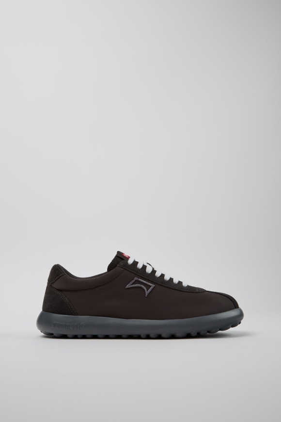 Camper Pelotas XLite - Grau Herrensneaker aus recyceltem PET und Nubukleder.