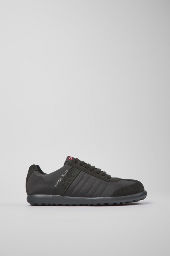 Camper Pelotas XLite - Grauer Herrenschuh aus Textil und Nubukleder.