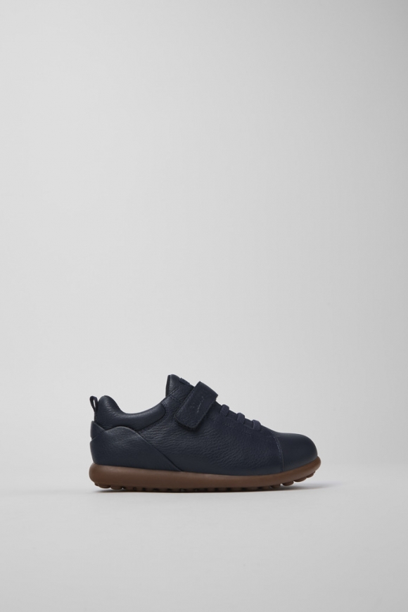 Camper Pelotas - Blauer Kinderschuh aus Leder und Textil.