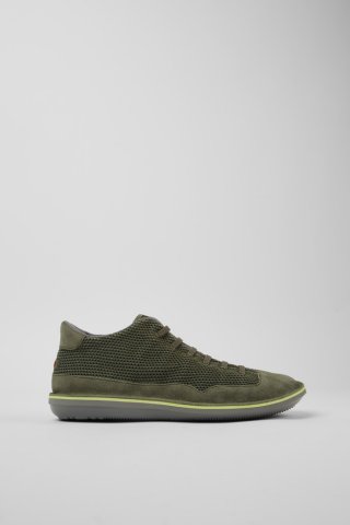 Camper Beetle - Grüne Herrenstiefeletten aus TENCEL™ Nubukleder. Camper Beetle - Grüne Herrenstiefeletten aus TENCEL™ Nubukleder.