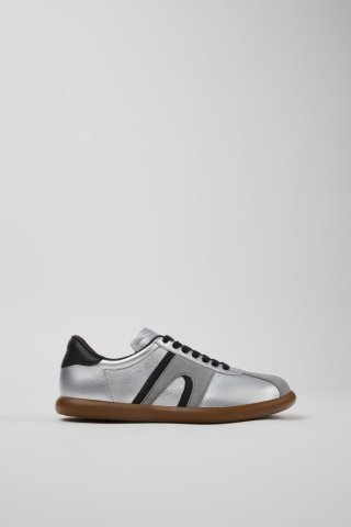 Camper Pelotas Soller - Silber-schwarzer Damensneaker aus Leder.