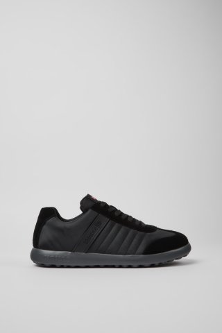 Camper Pelotas XLF - Schwarzer Herrensneaker aus Textil und Nubukleder.