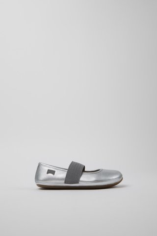 Camper Right - Silberner Lederballerina für Kinder. Camper Right - Silberner Lederballerina für Kinder.