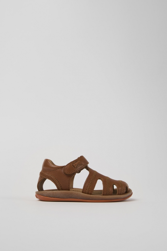 Camper Bicho - Braune Kindersandale aus Leder.