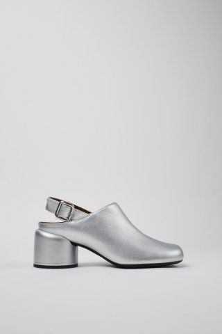 Camper Niki - Silberner Halboffener Lederschuh für Damen.