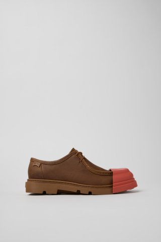 Camper Junction - Brauner Damenschuh aus regeneriertem Rindsleder. Camper Junction - Brauner Damenschuh aus regeneriertem Rindsleder.