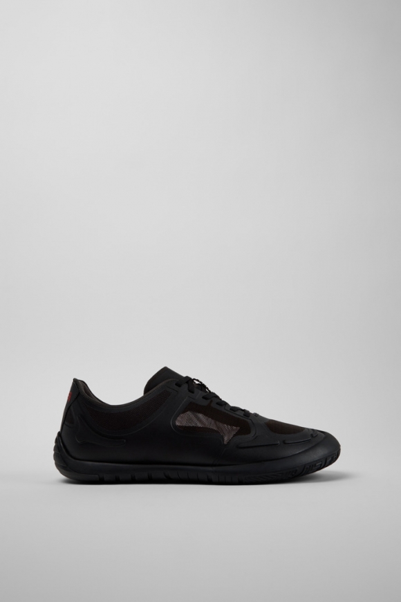 Camper Path - Schwarzer Herrensneaker aus Textil.
