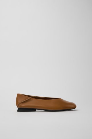 Camper Casi Myra - Brauner Lederballerina für Damen. Camper Casi Myra - Brauner Lederballerina für Damen.