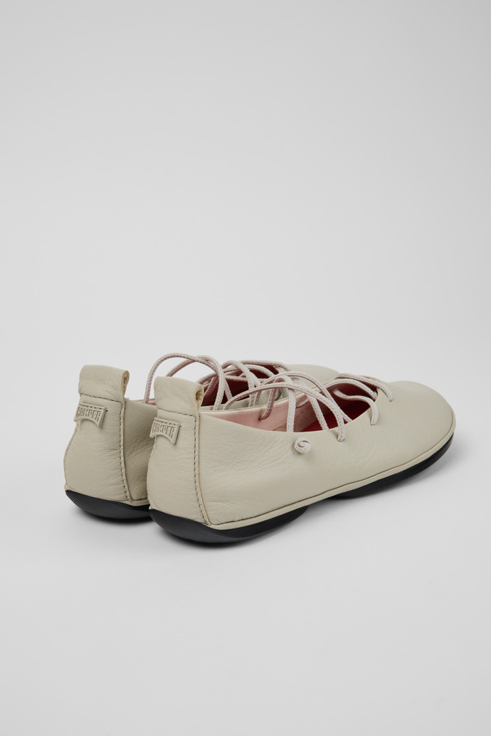 Camper Right Nina - Grauer Ballerina aus Leder für Damen.