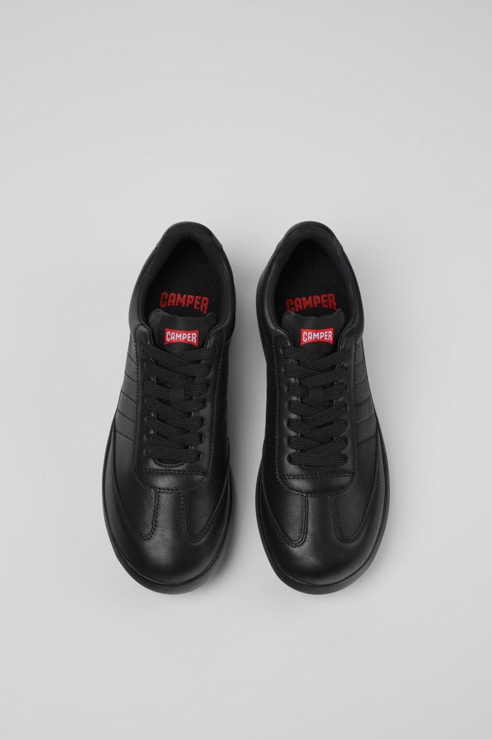 Camper Pelotas XLF - Schwarzer Damensneaker aus Leder und Textil.