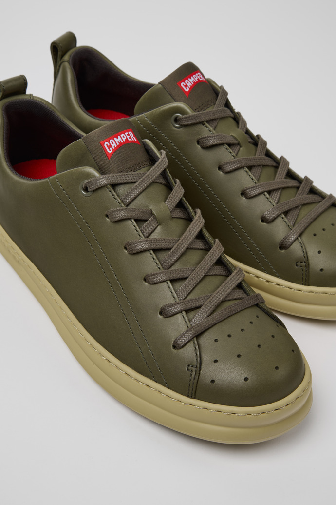 Camper Runner - Grüner Herrensneaker aus Leder.