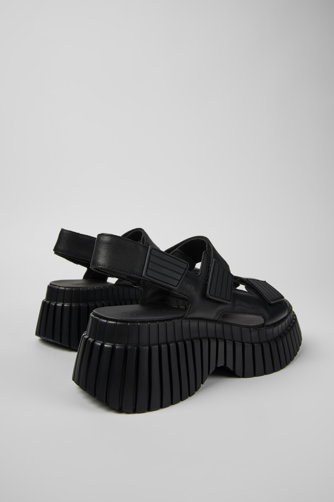Camper BCN - Schwarze Ledersandale für Damen.