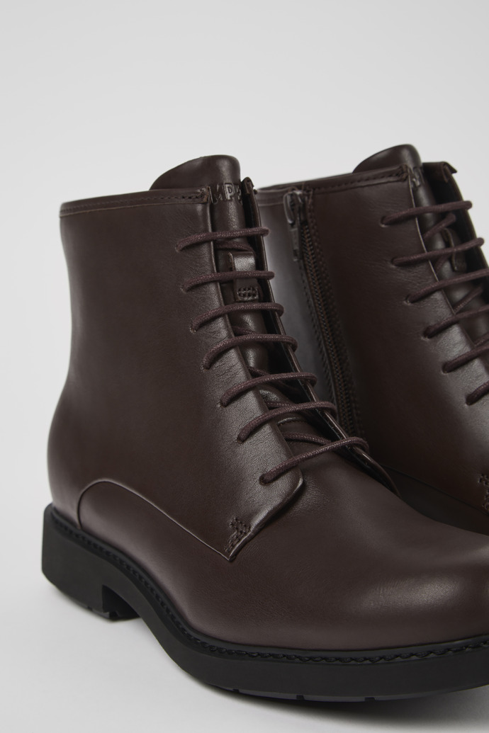 Camper Neuman - Brauner mittelhoher Damenstiefel aus Leder.