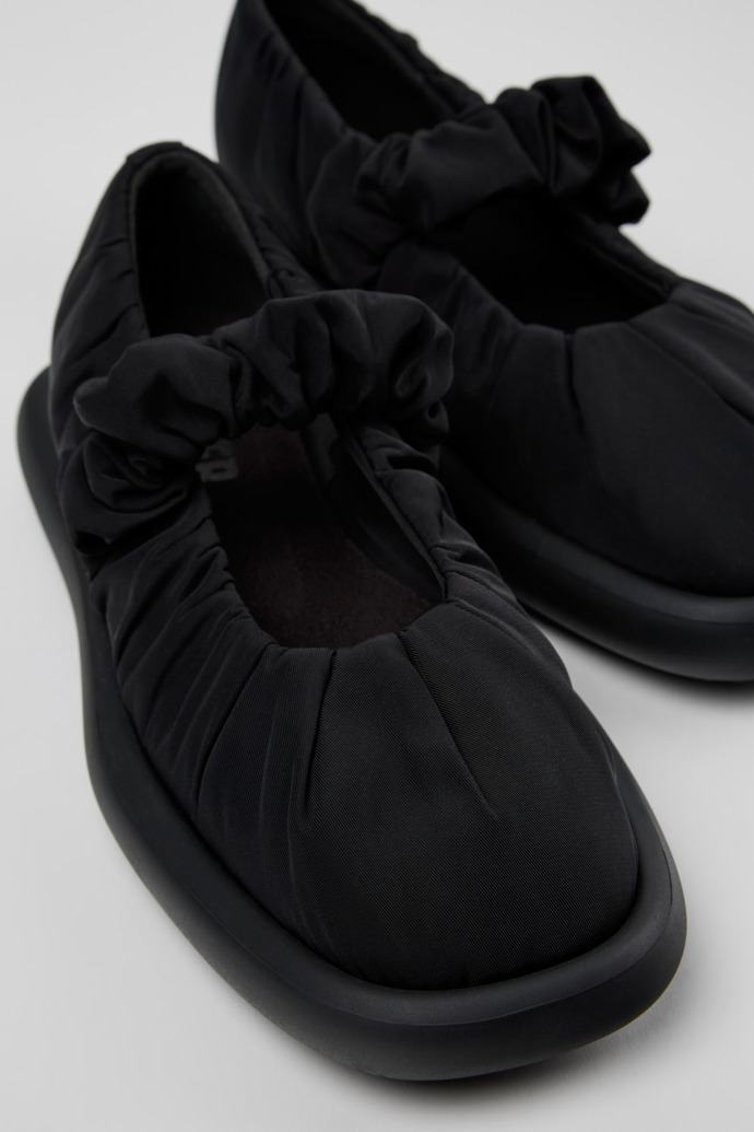Camper Onda - Schwarzer Ballerina aus recyceltem PET für Damen.