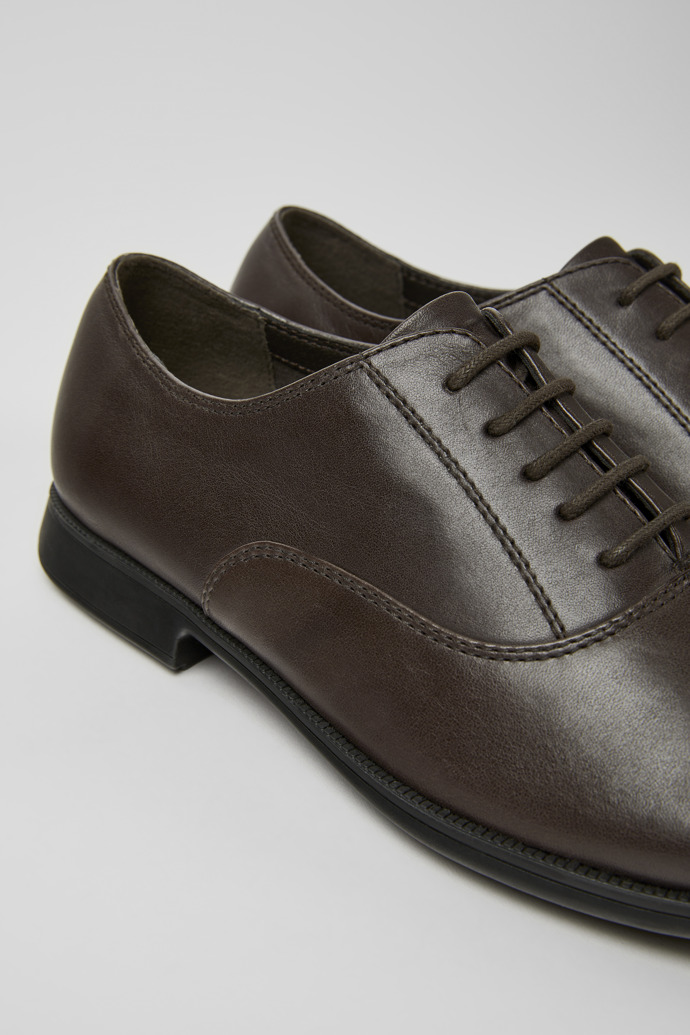Camper Mil - Brauner Damenschuh aus Leder