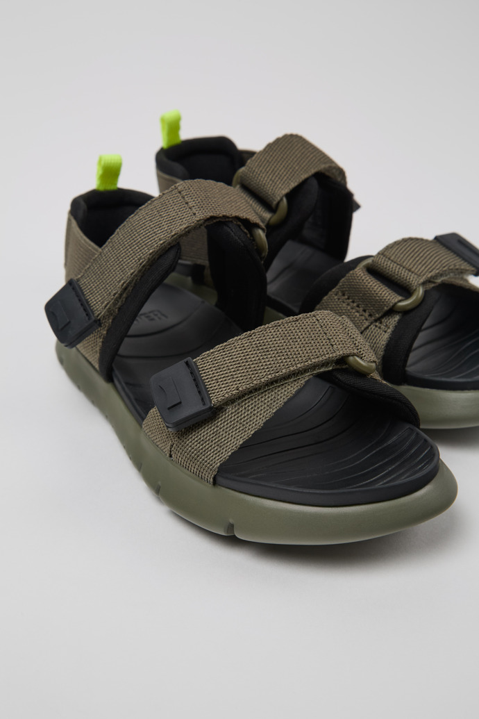 Camper Oruga - Mehrfarbige Kindersandalen aus Textil.
