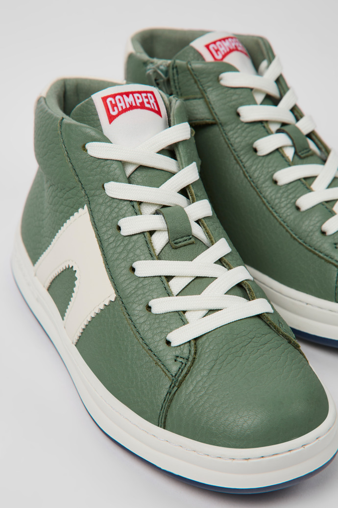 Camper Runner - Grün-weiße Kinderstiefelette aus Leder