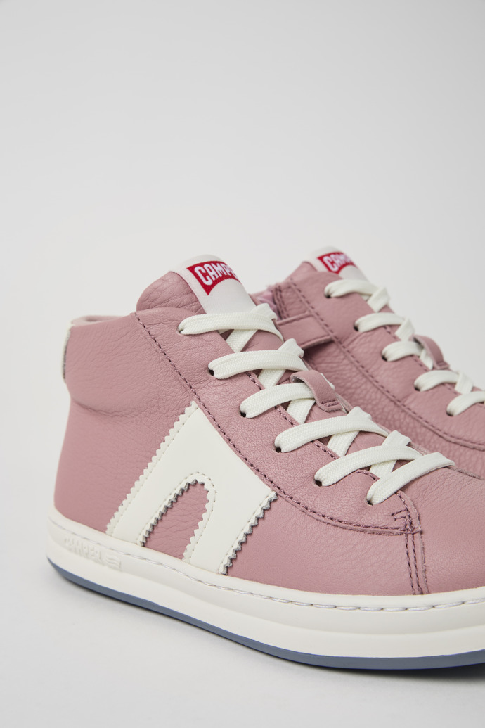 Camper Runner - Rosa-weiße Kindersneaker aus recyceltem Leder