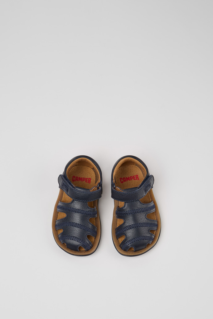 Camper Bicho - Blaue Kindersandale aus Leder zum Schließen.