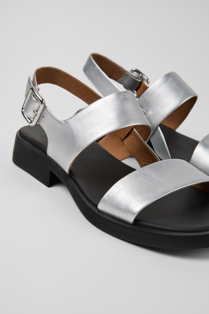 Camper Dana - Graue Ledersandale für Damen.