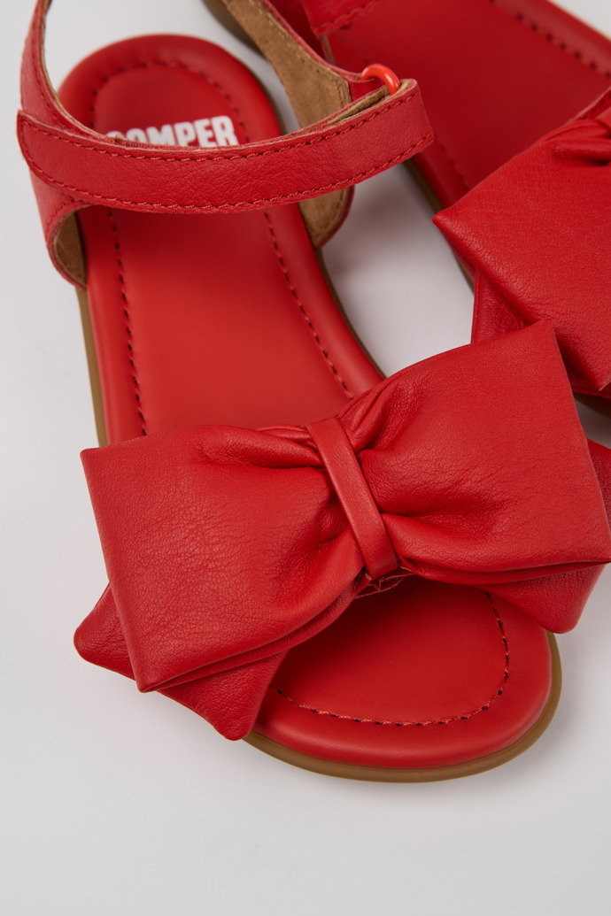 Camper Right - Rote Kindersandalen aus Leder.