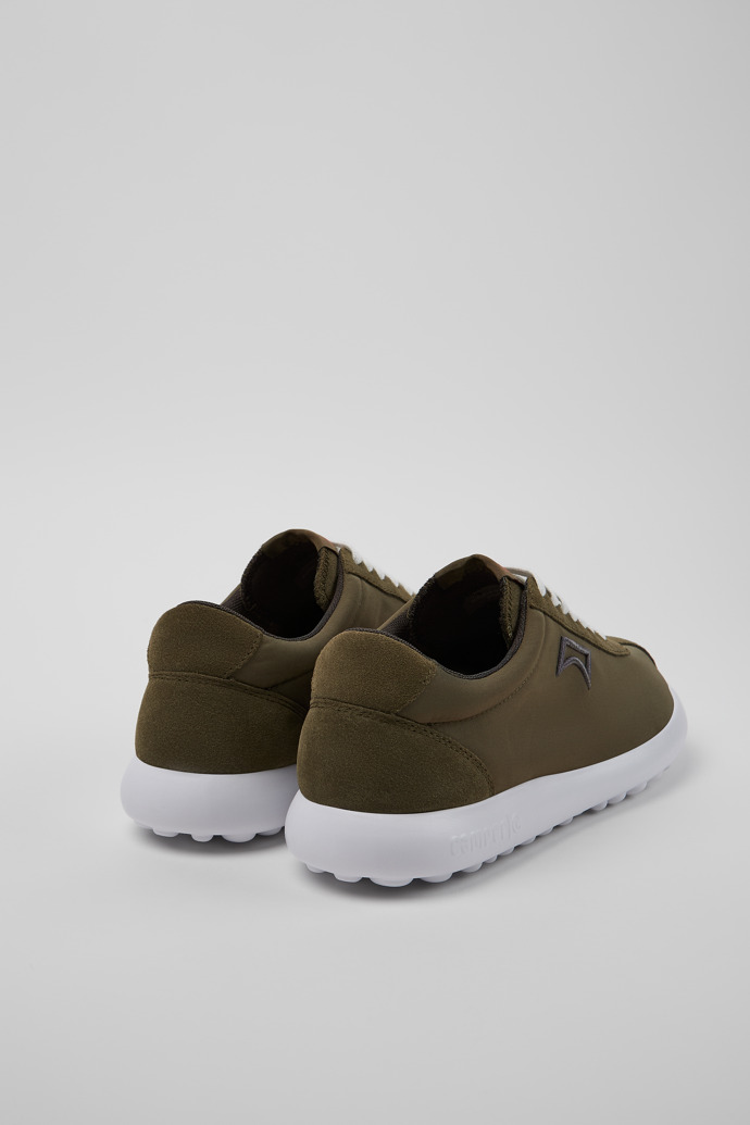Camper Pelotas XLite - Grüner Herrensneaker aus recyceltem PET und Nubukleder.