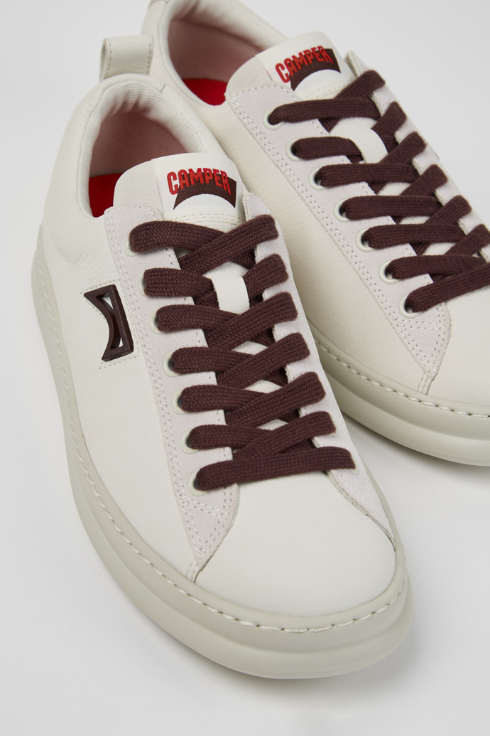 Camper Runner - Weißer Herrensneaker aus Leder und Nubukleder.
