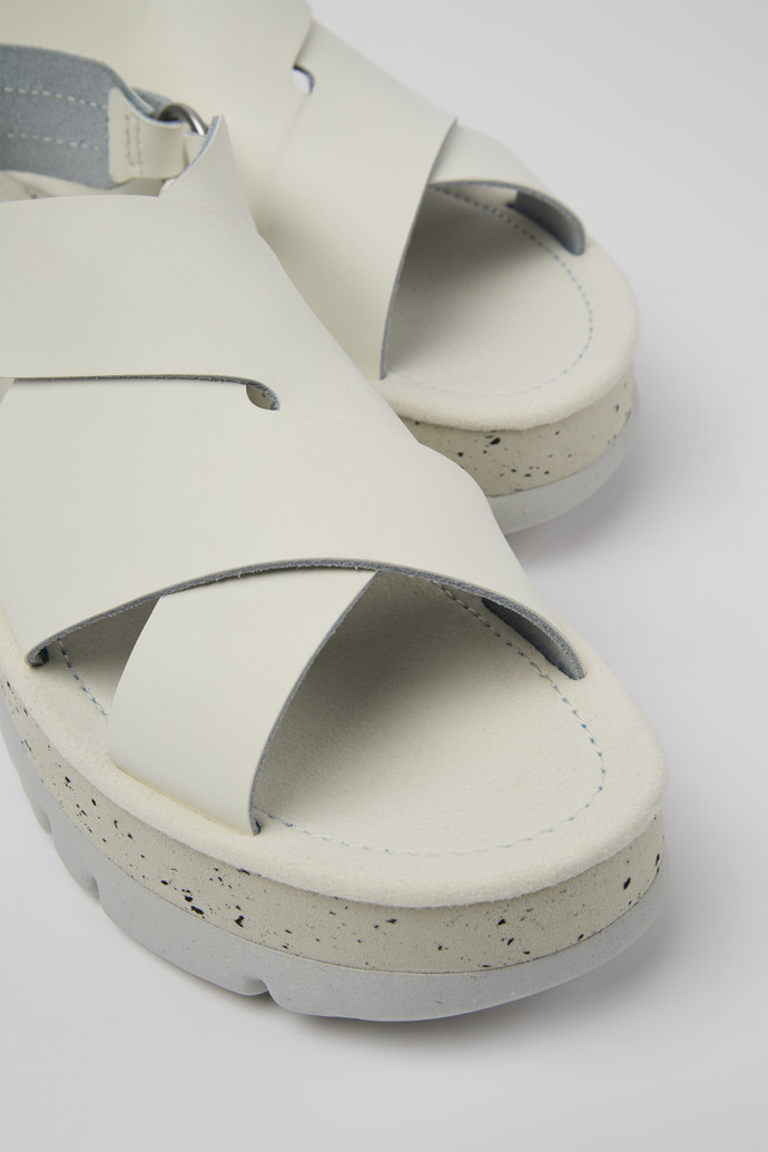 Camper Oruga Up - Weiße Ledersandalen für Damen