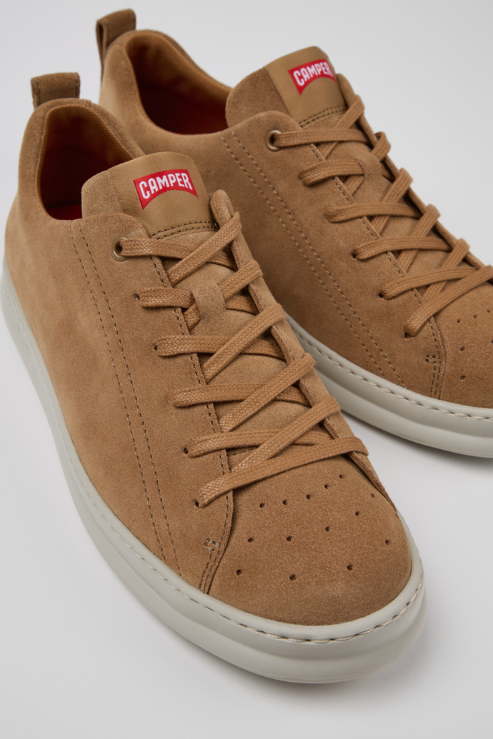 Camper Runner - Brauner Herrensneaker aus Nubukleder.