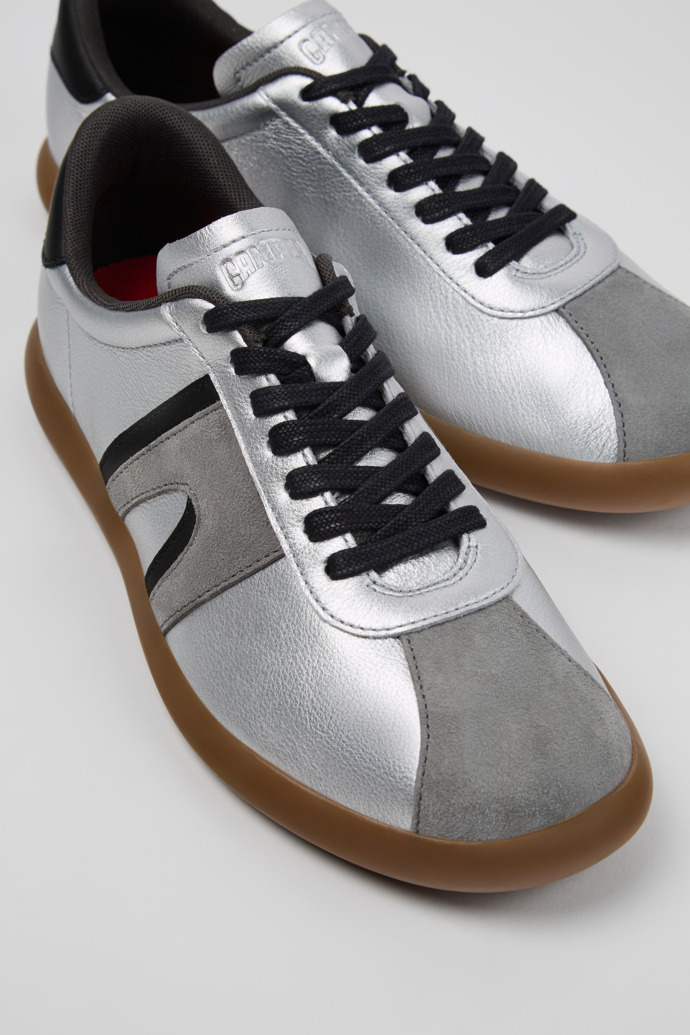 Camper Pelotas Soller - Silbergraue Ledersneaker und Nubukledersneaker für Herren.