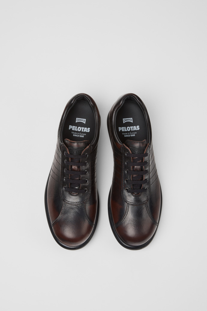 Camper Pelotas - Weinroter Schuh aus Leder für Damen.