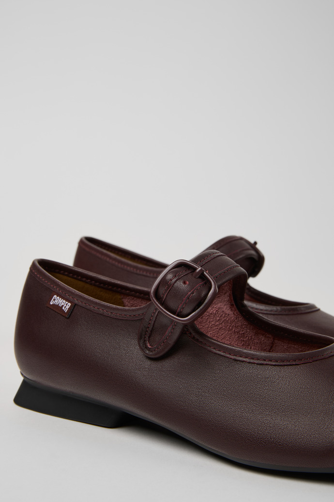 Camper Casi Myra - Weinroter Lederschuh für Damen.