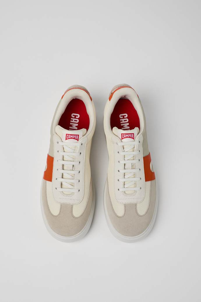 Camper Runner K21 - Weiß/grauer Herrensneaker aus Textil und Nubukleder