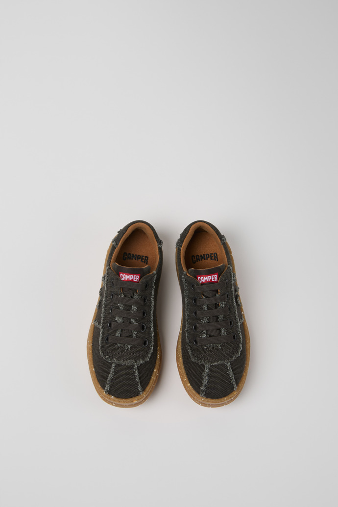 Camper Runner - Graue Kindersneaker aus Recyclingbaumwolle.