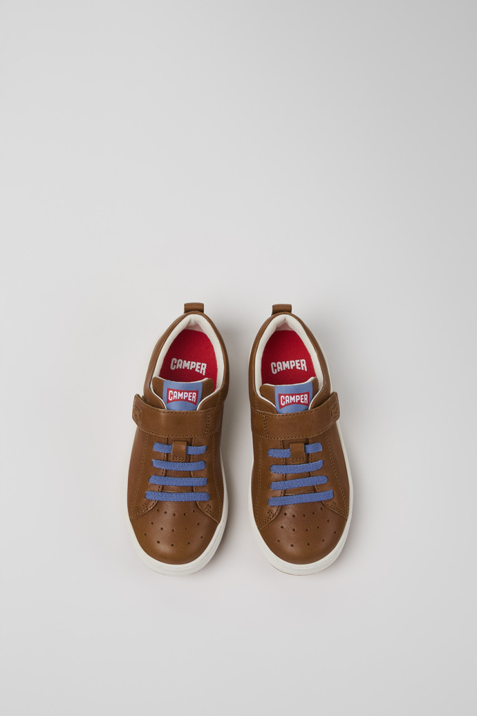 Camper Runner - Brauner Kindersneaker aus Leder.
