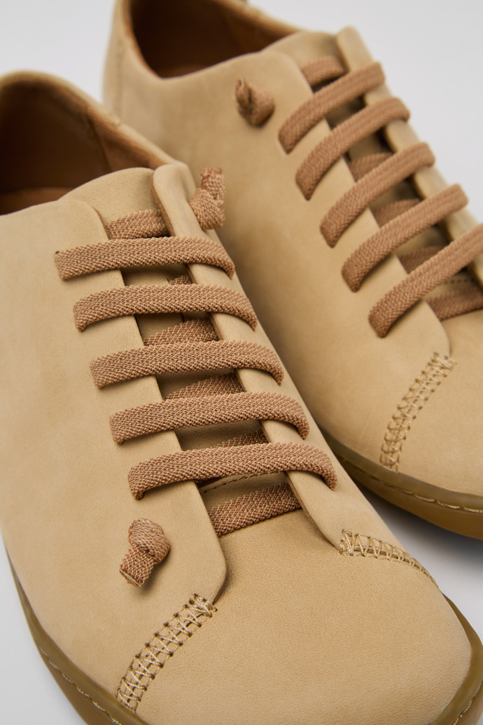 Camper Peu - Beiger Damenschuh aus Nubukleder.