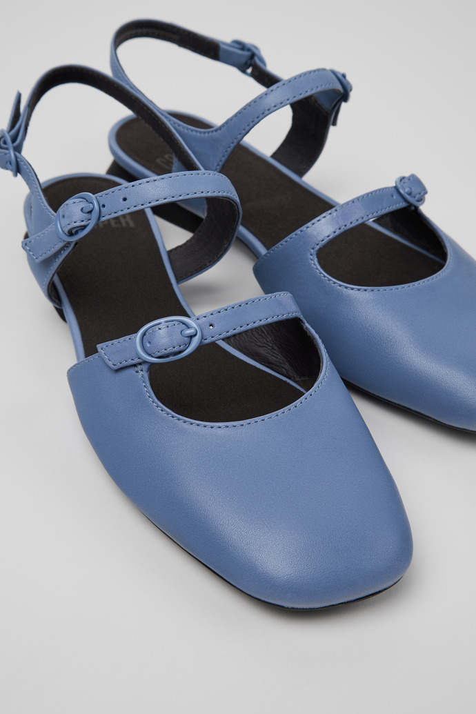 Camper Casi Myra - Blauer halboffener Damenschuh aus Leder.